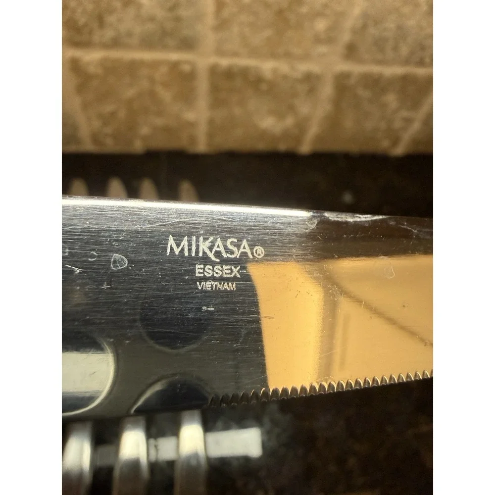 Mikasa Essex Satin Handle Set of 8 Dinner Knives 9 5/8 Dinner Knife